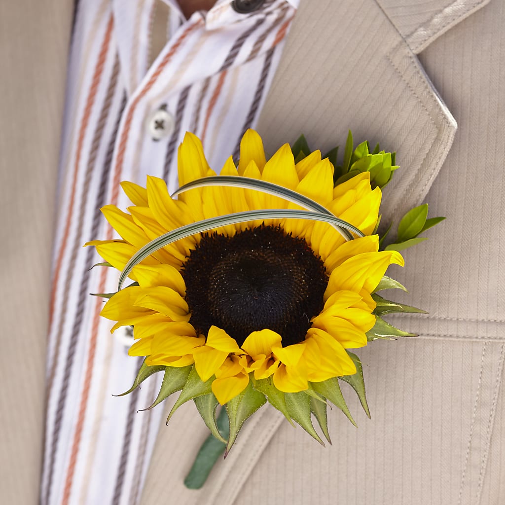 Free Spirit Boutonniere – Sb Floral Too, Davenport IA