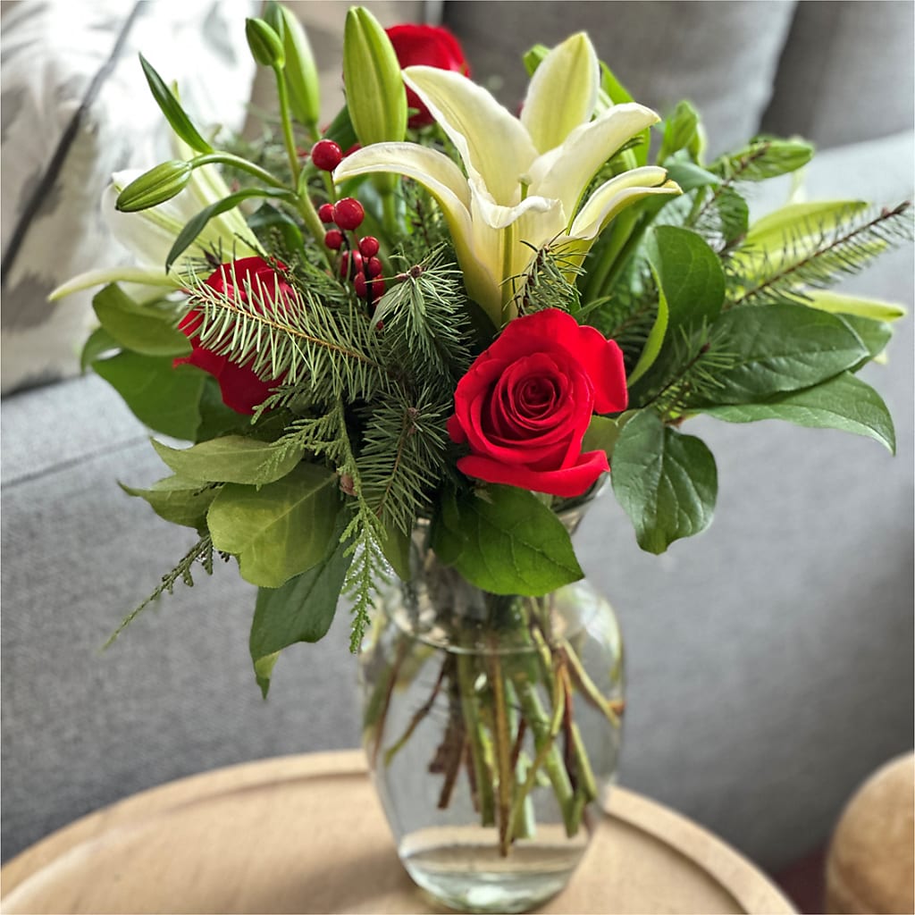 Sparkling Snowflakes Bouquet –  Sb Floral Too, Davenport IA