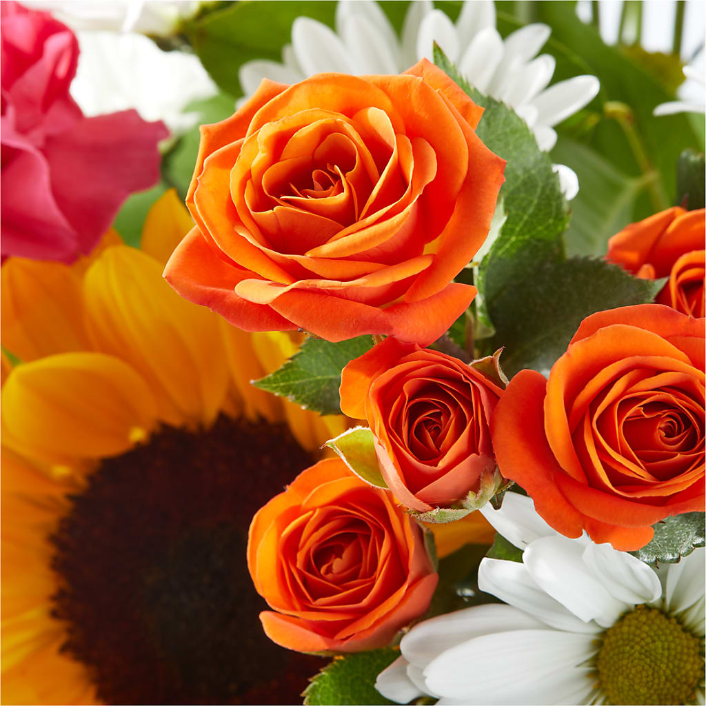 Sun-drenched Blooms Bouquet –  Sb Floral Too, Davenport IA